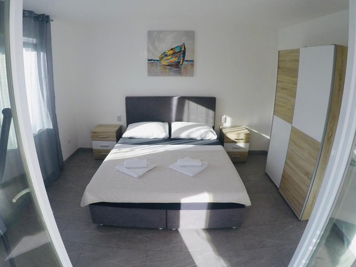 Apartments Lopac Jadranovo Ngoại thất bức ảnh