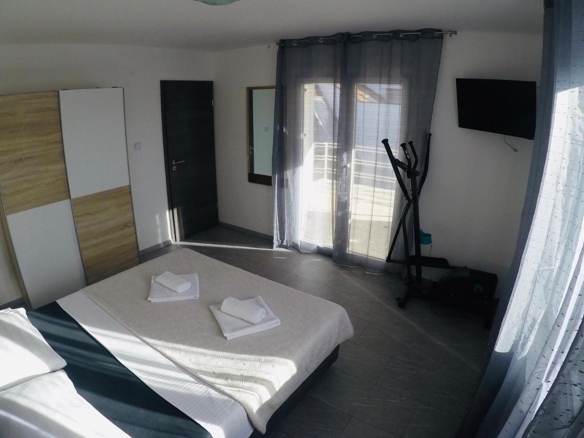 Apartments Lopac Jadranovo Ngoại thất bức ảnh